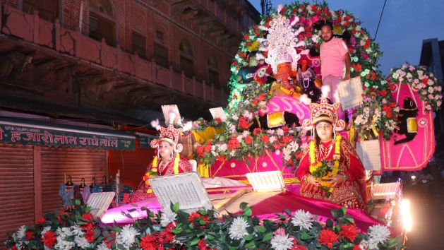 प्रथम पूज्य के आशीष से हुआ रामलीला महोत्सव का शुभारंभ, श्रद्धालुओं ने उतारी आरती